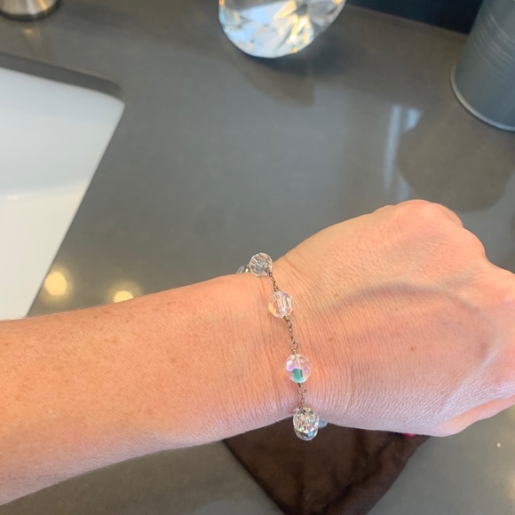 Matching crystal earring and bracelet set - Picture 4 of 4